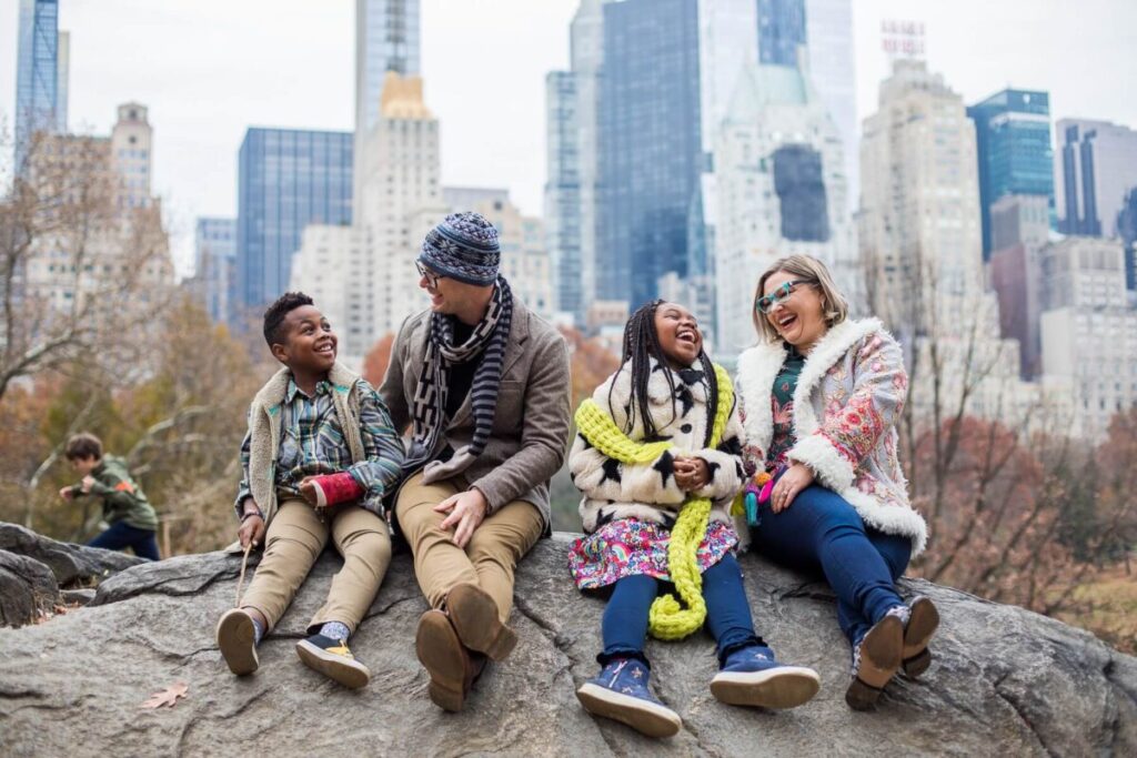 Apoyo familiar en Nueva York con créditos por hijo y bono por nacimiento para hogares con niños pequeños