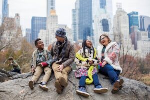 Apoyo familiar en Nueva York con créditos por hijo y bono por nacimiento para hogares con niños pequeños