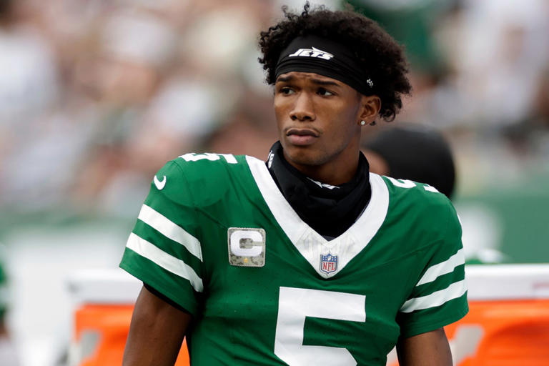 Garrett Wilson de los Jets queda fuera por lesión en el cierre de la temporada, afectando la ofensiva del equipo.