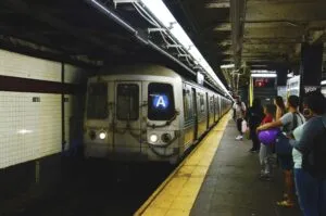 Récord de pasajeros en el metro de Nueva York refleja recuperación del transporte público y mayor uso del sistema urbano