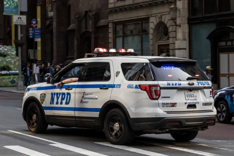 Choque fatal en Nueva York tras conducción en sentido contrario de una sargento del NYPD