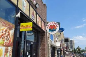 Crab House Brooklyn ofrece mariscos buffet ilimitado con langosta, cangrejo y ostras frescas en Nueva York.