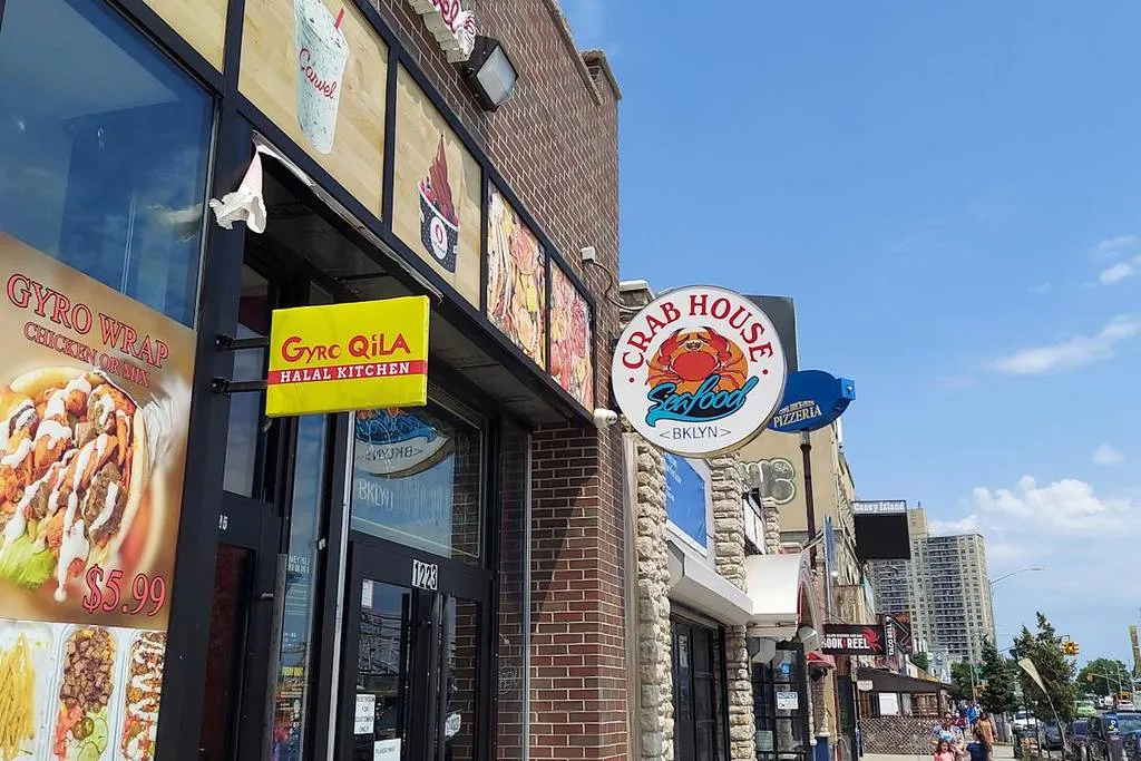 Crab House Brooklyn ofrece mariscos buffet ilimitado con langosta, cangrejo y ostras frescas en Nueva York.