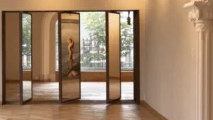 Exposición Soft Power con obras de mujeres artistas que exploran cultura material, ritual y memoria en Casa TÁAN