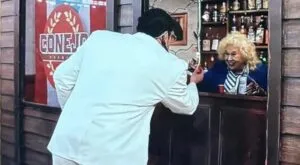 Toñita, referente cultural de Nueva York, representando la identidad de los medios latinos tras su aparición junto a Bad Bunny.