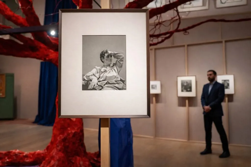 Exposición Frida Kahlo MoMA en Nueva York con arte latino y turismo cultural en 2026