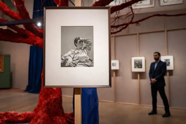 Exposición Frida Kahlo MoMA en Nueva York con arte latino y turismo cultural en 2026