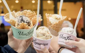 Mejor helado en Nueva York servido en una heladería artesanal popular entre turistas y locales en Manhattan.