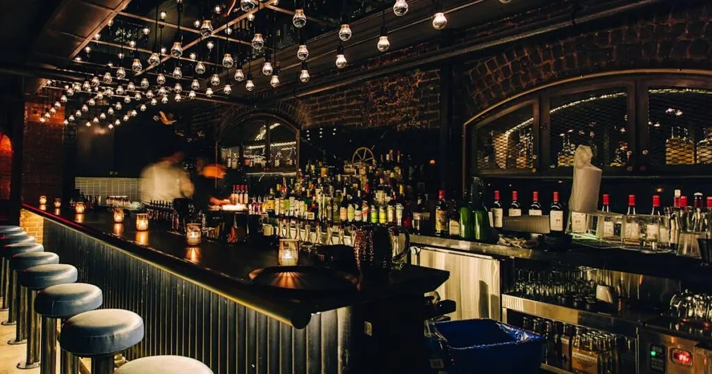 speakeasies en Nueva York con bares ocultos, coctelería de autor y ambiente inspirado en la época de la Prohibición