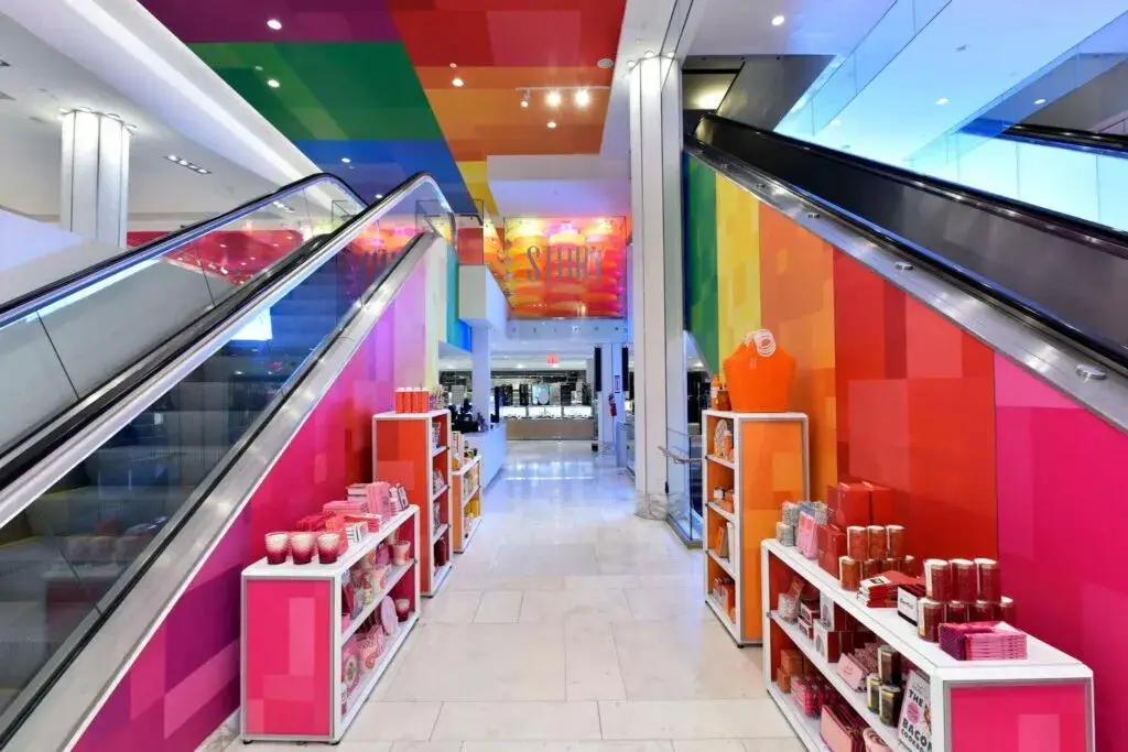 tiendas conceptuales NYC transforman el retail con espacios tipo museo y experiencias inmersivas en Nueva York