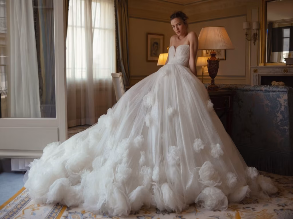Boutique de lujo con vestido de novia exclusivo Nueva York en entorno elegante con diseño personalizado y alta costura