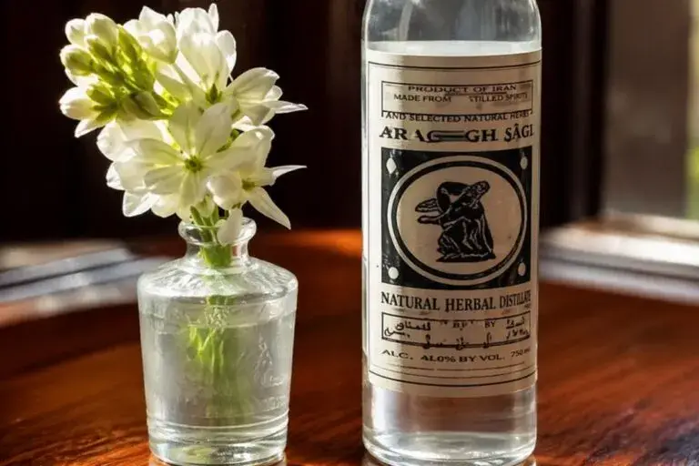 Botella de aragh sagi en Nueva York representando el auge de bebidas artesanales y emprendimiento cultural en 2026