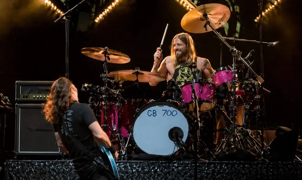 Foo Fighters en conciertos íntimos en Nueva York 2026 con público cercano y ambiente cultural vibrante