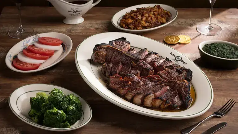 mejor steakhouse en Nueva York con carne premium y experiencia gastronómica de alto nivel en restaurantes icónicos