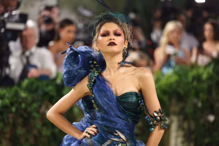 Met Gala 2026 tema enfocado en moda y tecnología con celebridades en alfombra roja en Nueva York