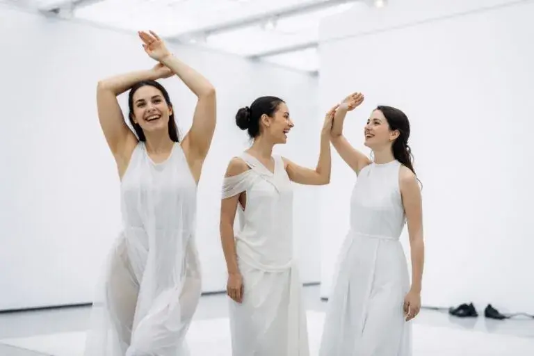 Exhibición Costume Art Met Nueva York muestra innovación cultural y moda global en el Museo Metropolitano