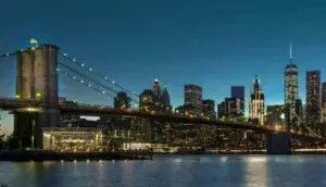 bóvedas del Puente de Brooklyn convertidas en espacios culturales y comerciales en Nueva York