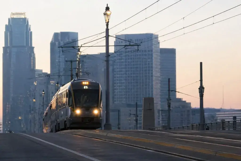túnel Nueva York moderno con transporte rápido y movilidad urbana eficiente en Estados Unidos