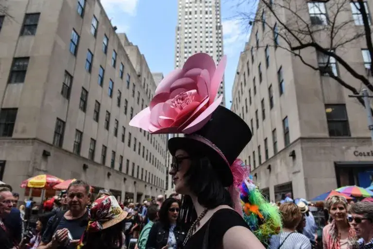 Pascua en Nueva York con desfile de sombreros creativos en Fifth Avenue y alta participación turística en Estados Unidos