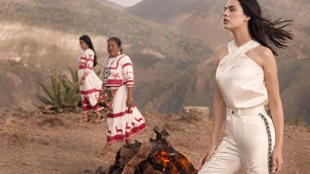 Bordados huicholes mexicanos presentados en Nueva York como propuesta artesanal y cultural latinoamericana