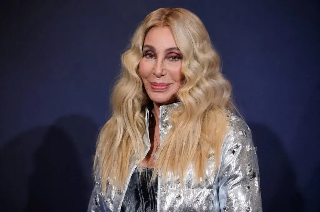 Cher durante una presentación vinculada a su legado en la música y cultura pop en Estados Unidos