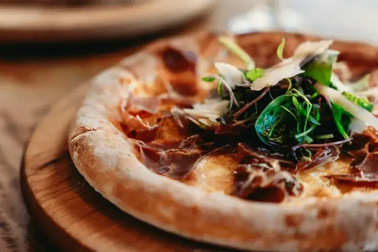 Panaderos en Nueva York preparan pizzas y bagels tras debate sobre bromato de potasio y nuevas recetas alimentarias