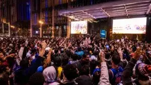 Aficionados celebran el regreso de los Knicks a las Finales NBA en Nueva York