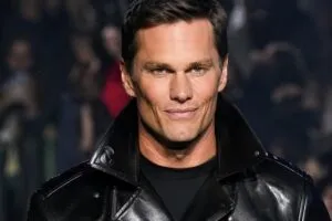Tom Brady en Nueva York durante el desfile Gucci Resort 2027 en Times Square