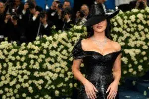 Met Gala 2026 en Nueva York muestra moda como arte con impacto económico y presencia latina en industria creativa global