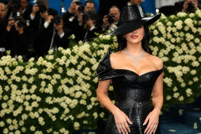 Met Gala 2026 en Nueva York muestra moda como arte con impacto económico y presencia latina en industria creativa global