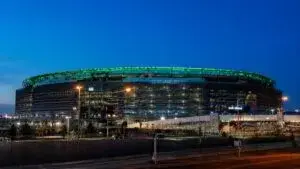 Aficionados utilizan transporte rumbo al MetLife Stadium durante el Mundial 2026 en Nueva York.