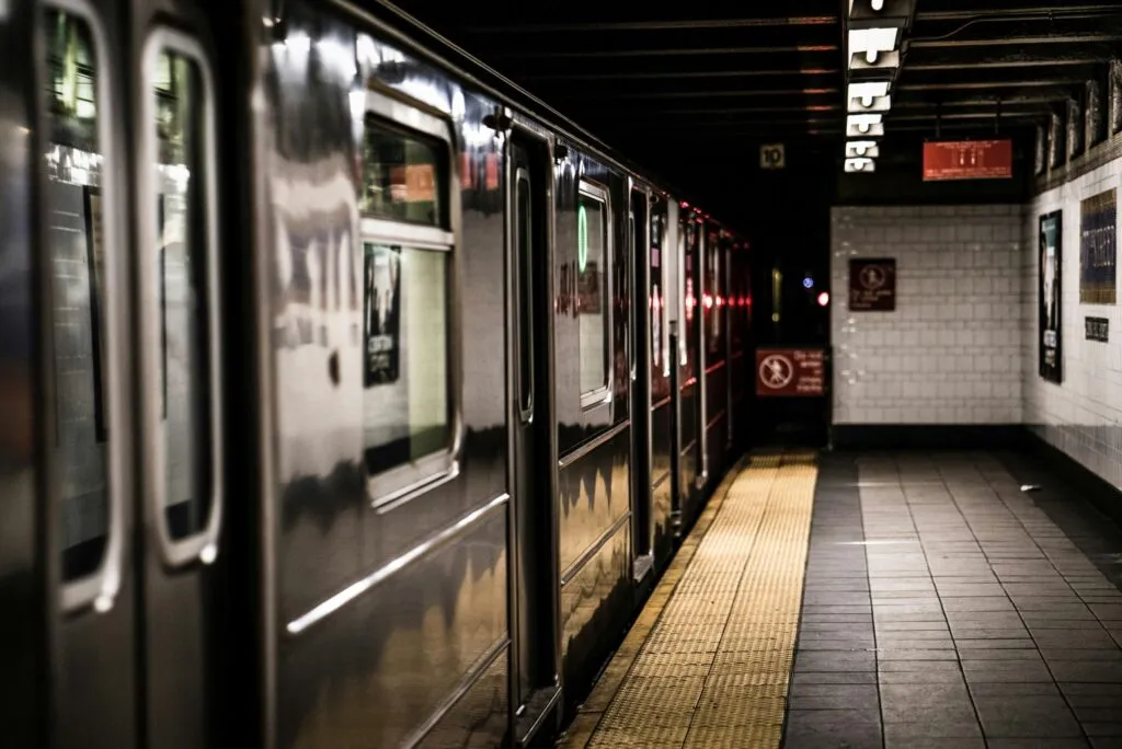 Turistas evitan errores comunes en el metro de Nueva York durante su visita