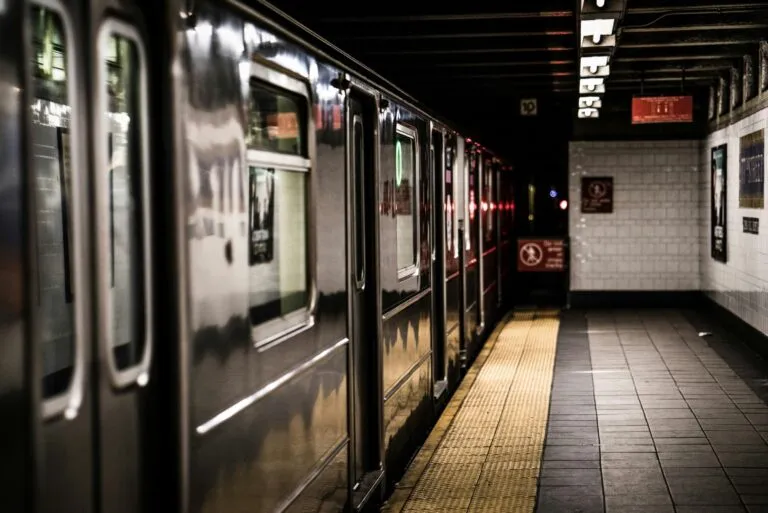 Turistas evitan errores comunes en el metro de Nueva York durante su visita