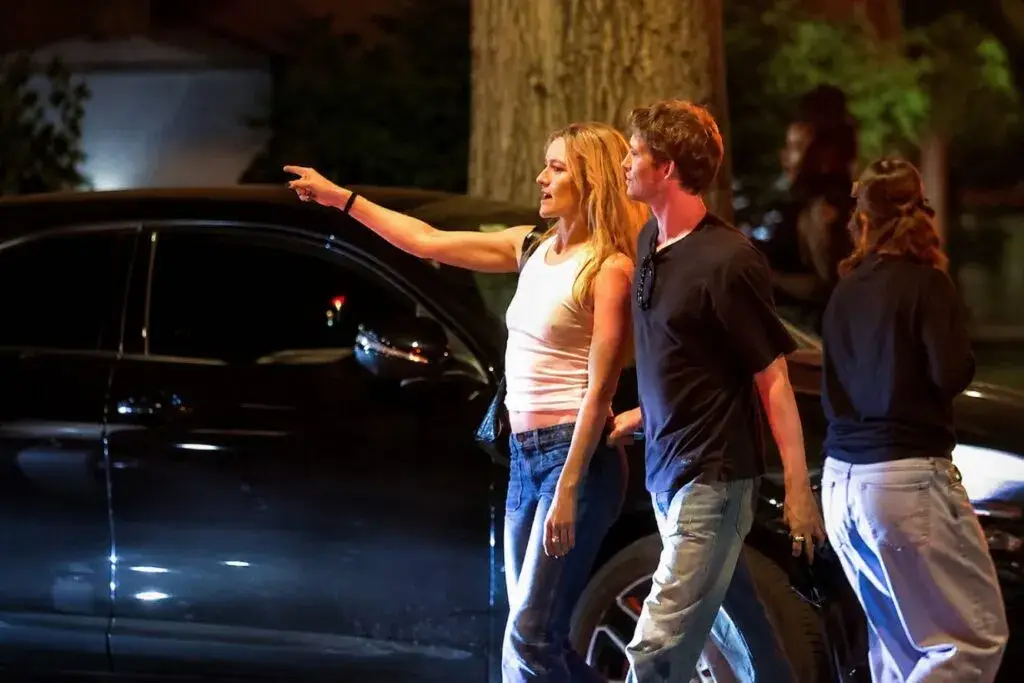 Joe Alwyn y Sarah Pidgeon durante una salida en Brooklyn, Nueva York, tras surgir rumores sobre una posible relación