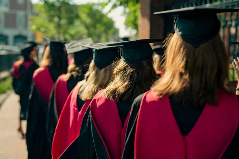 Estudiantes en una escuela pública de Nueva York ante cambios en la graduación en secundaria basada en competencias