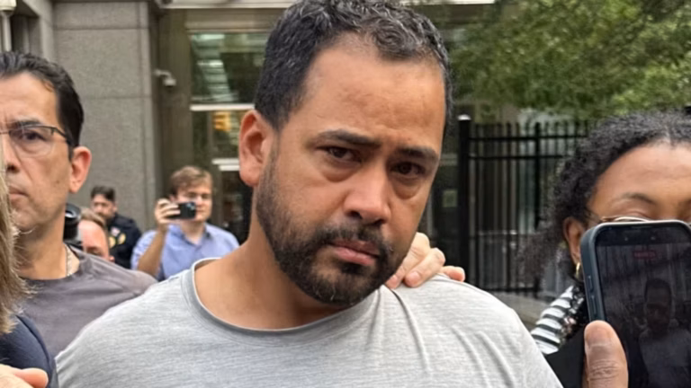 ICE detiene al capitán de una lancha tras una tragedia en Nueva York que dejó muertos a una madre y su bebé de cinco meses.