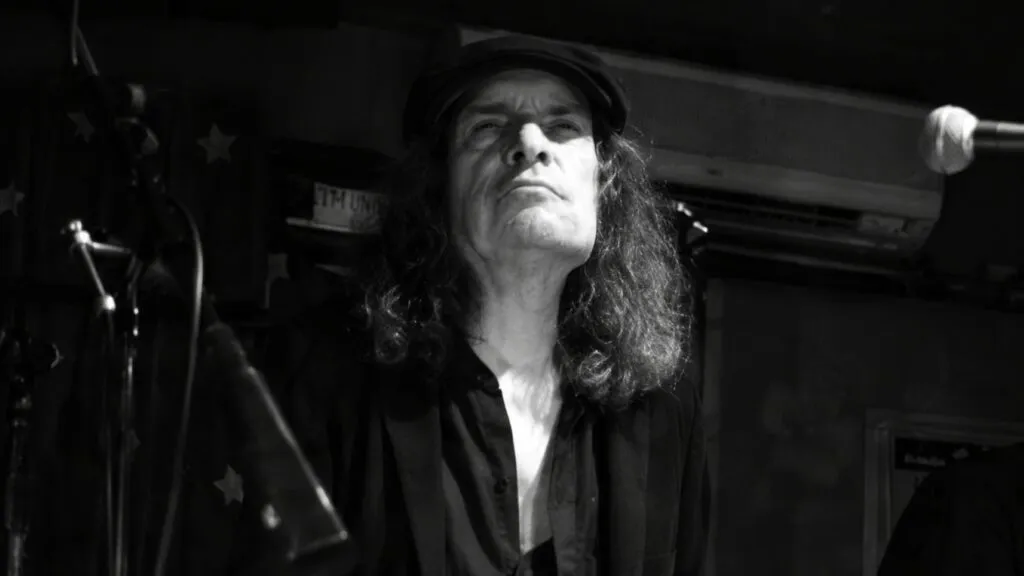 Chet Mazur, figura de la música underground de Nueva York, murió atropellado en Manhattan después de un show.