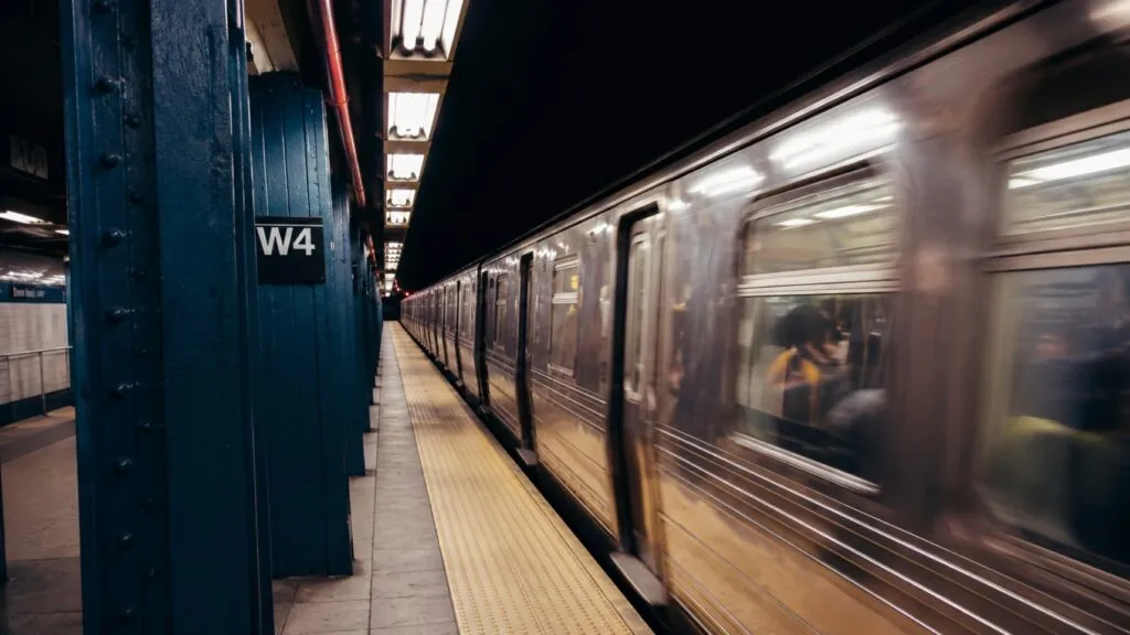 Metro de Nueva York tendrá cambios en agosto por obras de la MTA y modificaciones en varias líneas