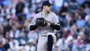 Yankees vs Orioles se enfrentan en Baltimore durante una serie clave de la temporada de MLB.
