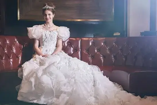 Yumi Katsura fue una de las diseñadoras japonesas más influyentes de la moda nupcial internacional.