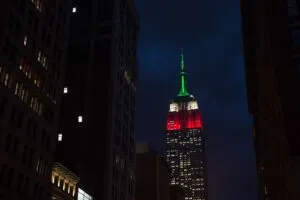 El Empire State Building se iluminó de rojo, blanco y verde por la Independencia de México. Ha*Ash participó en la ceremonia en Nueva York.