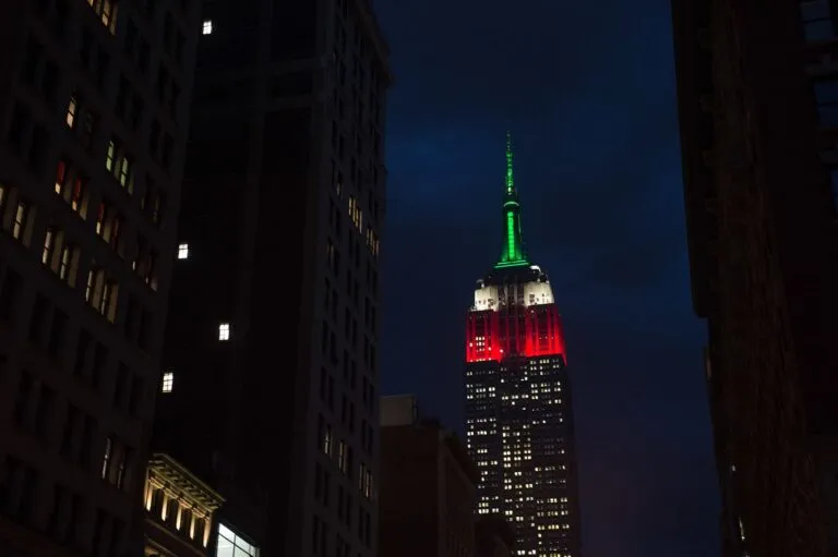 El Empire State Building se iluminó de rojo, blanco y verde por la Independencia de México. Ha*Ash participó en la ceremonia en Nueva York.