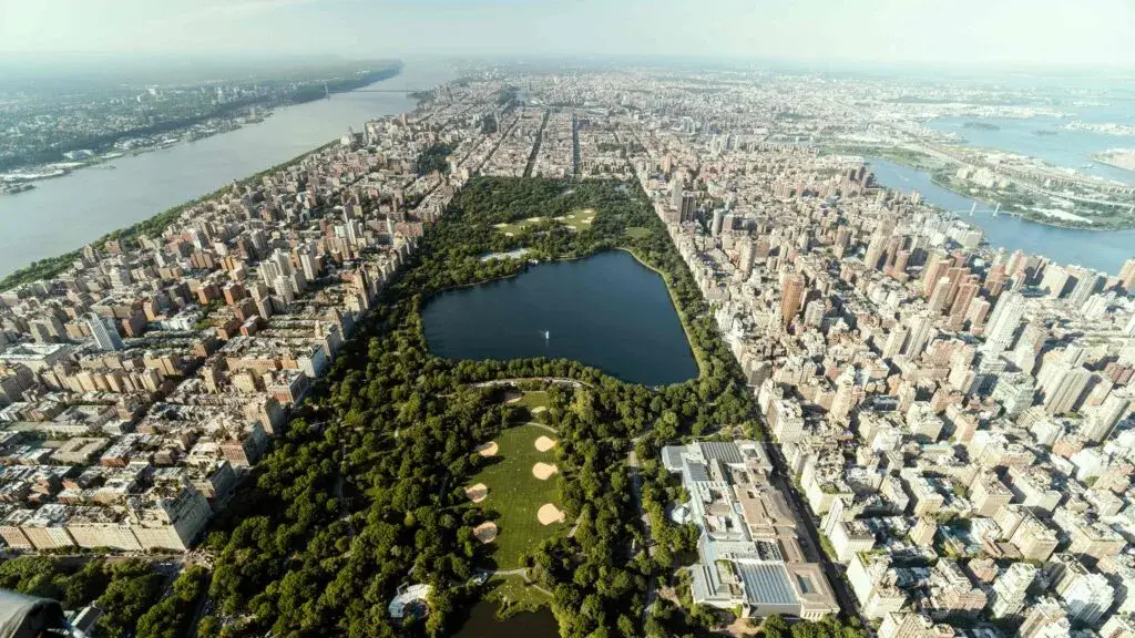 Central Park enfrenta calor, lluvias y erosión mientras Nueva York fortalece su infraestructura verde ante el cambio climático.