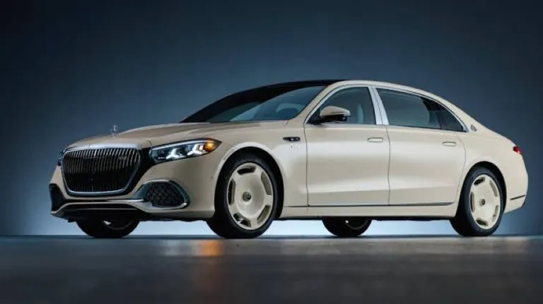 Maybach de LeBron James con acabado marfil antes de su subasta benéfica en New York para apoyar programas sociales en Akron.