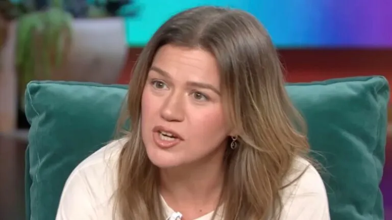 Kelly Clarkson, cantante estadounidense que denunció una incómoda experiencia en una tienda de Brooklyn, Nueva York.