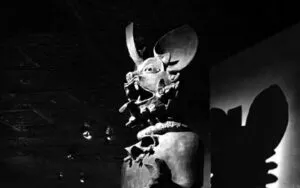 Dios murciélago zapoteca y dragón medieval forman parte de una exposición de criaturas míticas en The Met Cloisters de New York.